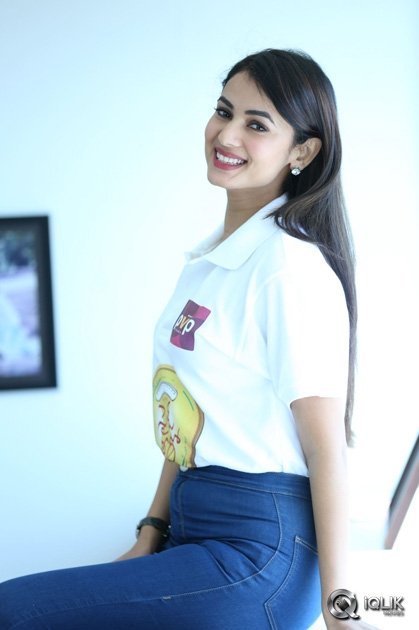 Sonal-Chauhan-Interview-About-Size-Zero